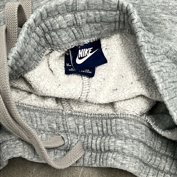 **SOLD** Men’s Medium Nike Thick Gray Cargo Sweats w/White Embroidered Nike - Picture 9 of 9